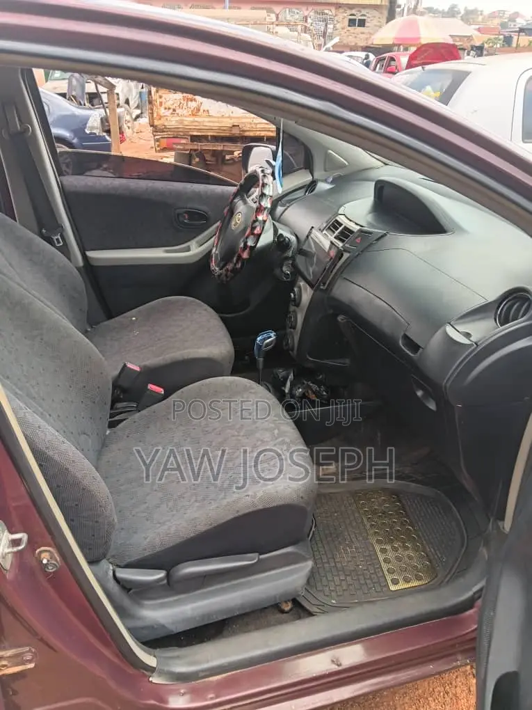 Toyota Vitz 2010 Red