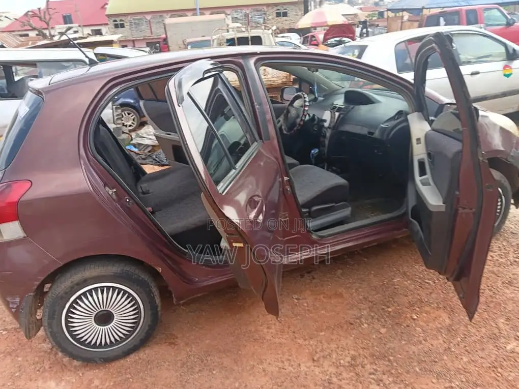 Toyota Vitz 2010 Red