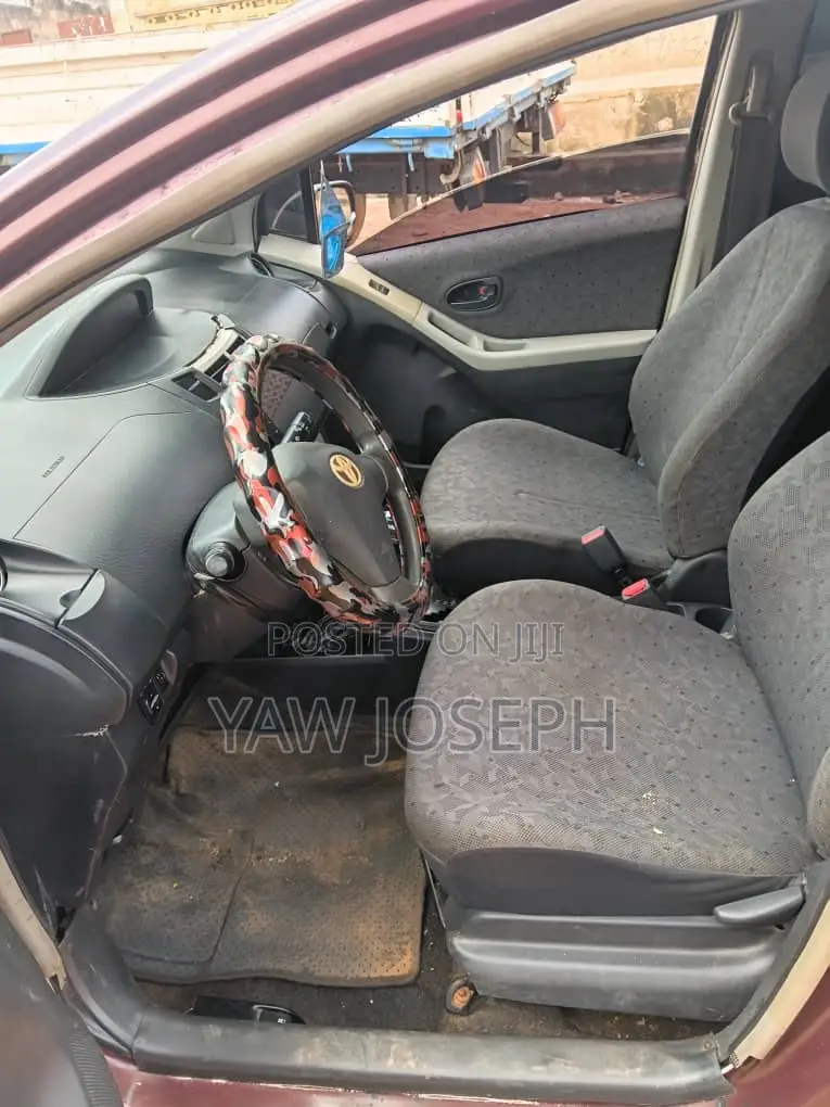 Toyota Vitz 2010 Red
