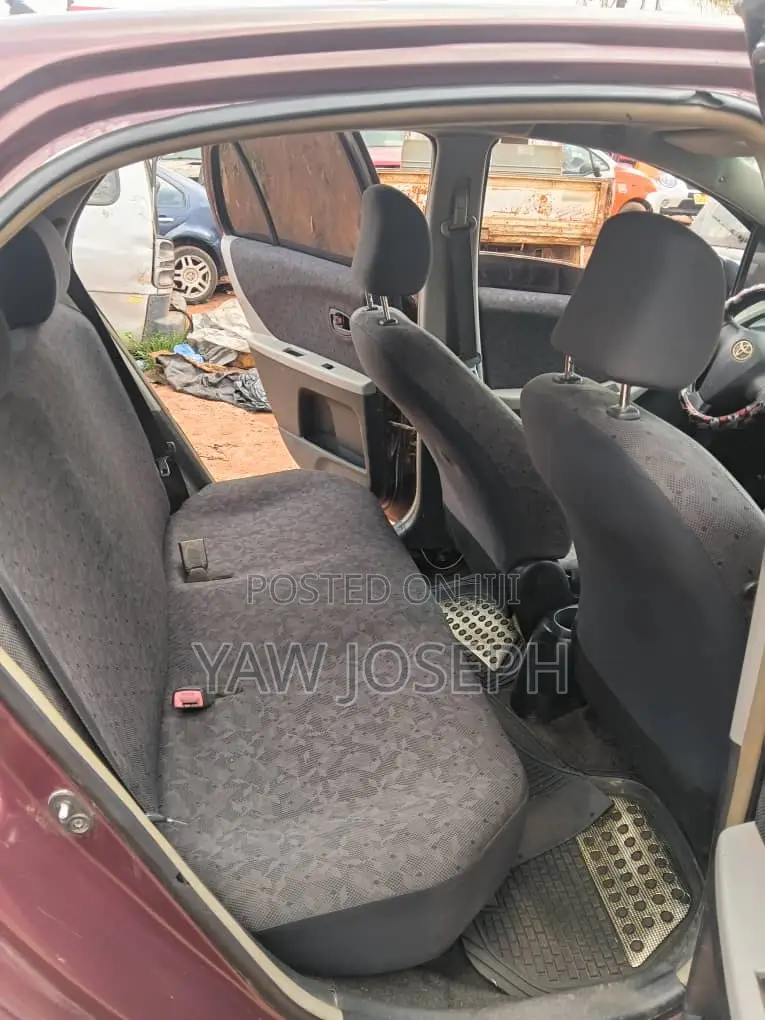 Toyota Vitz 2010 Red