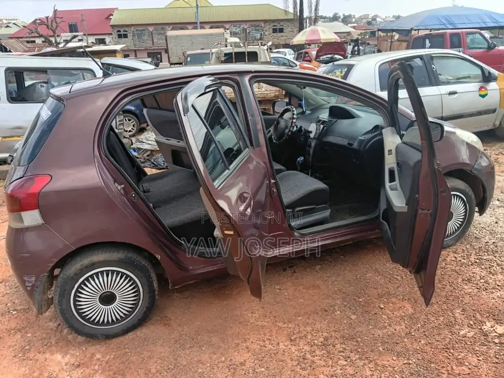 Toyota Vitz 2010 Red