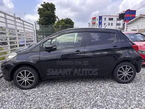 Toyota Vitz 1.3 AWD 5dr 2015 Black