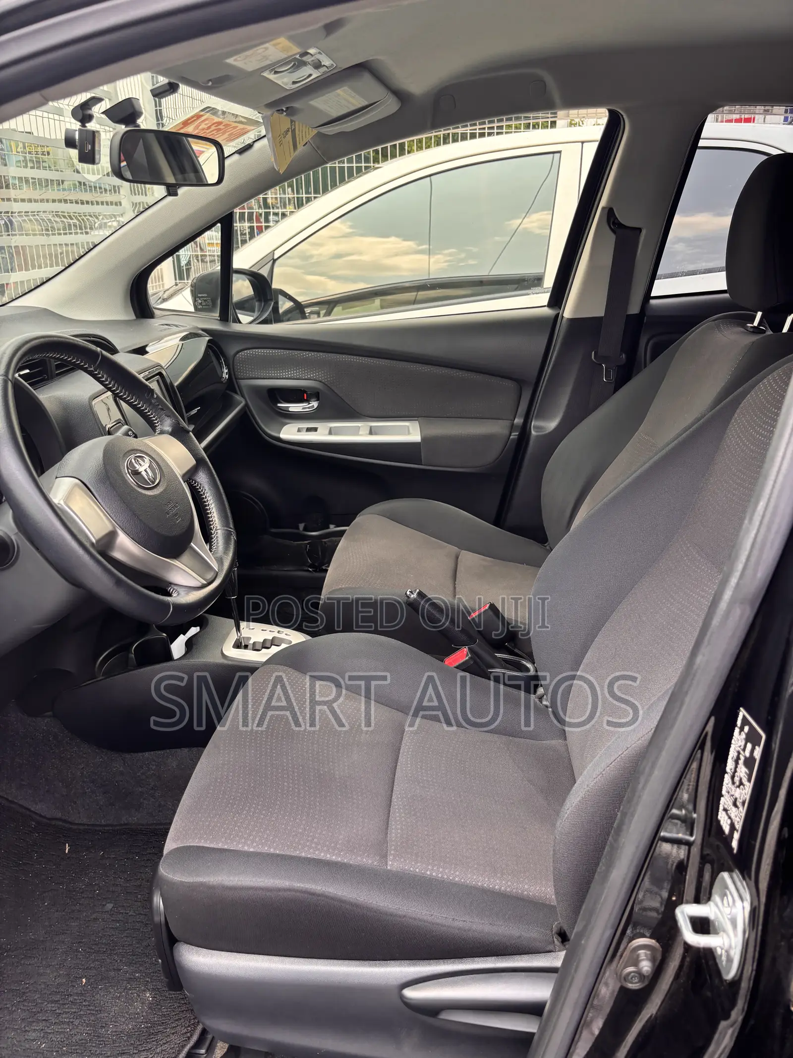 Toyota Vitz 1.3 AWD 5dr 2015 Black