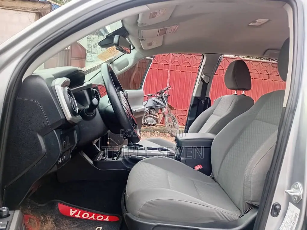 Toyota Tacoma 2022 Black