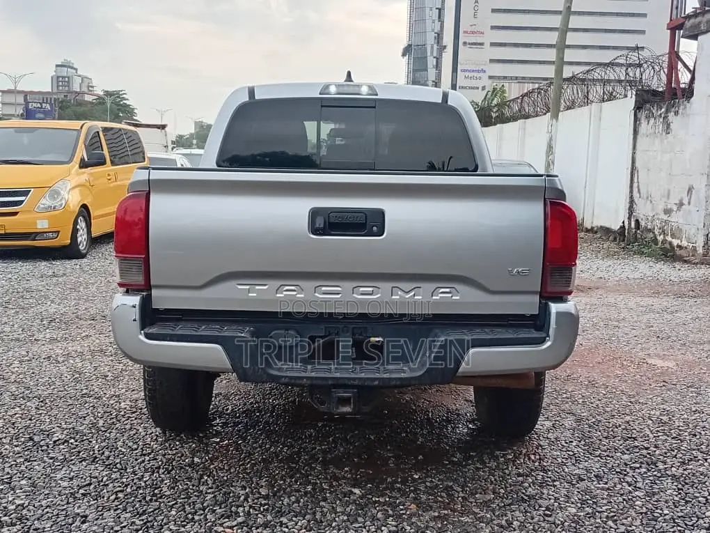 Toyota Tacoma 2022 Black
