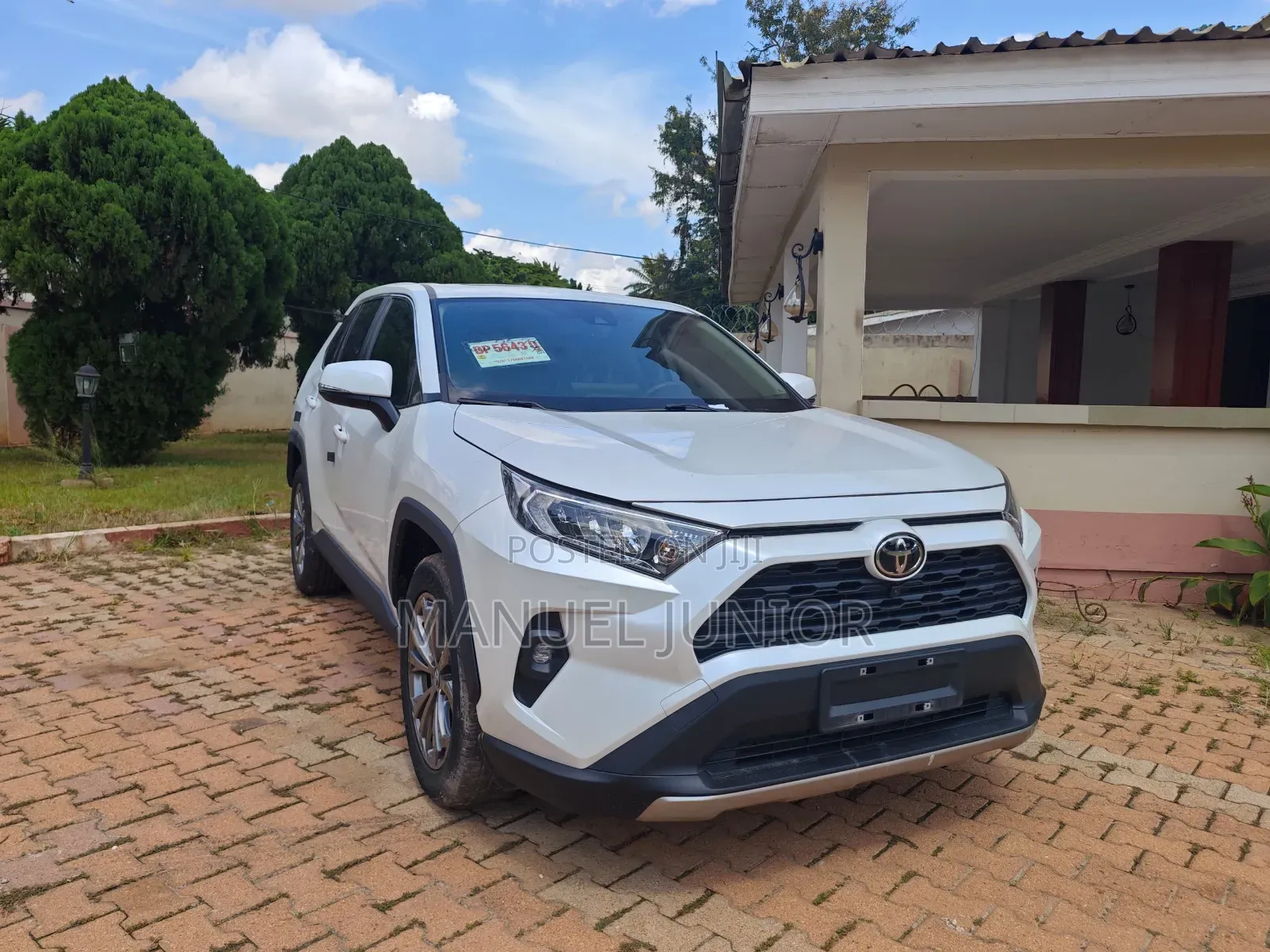 Toyota RAV4 LE FWD 2023 White