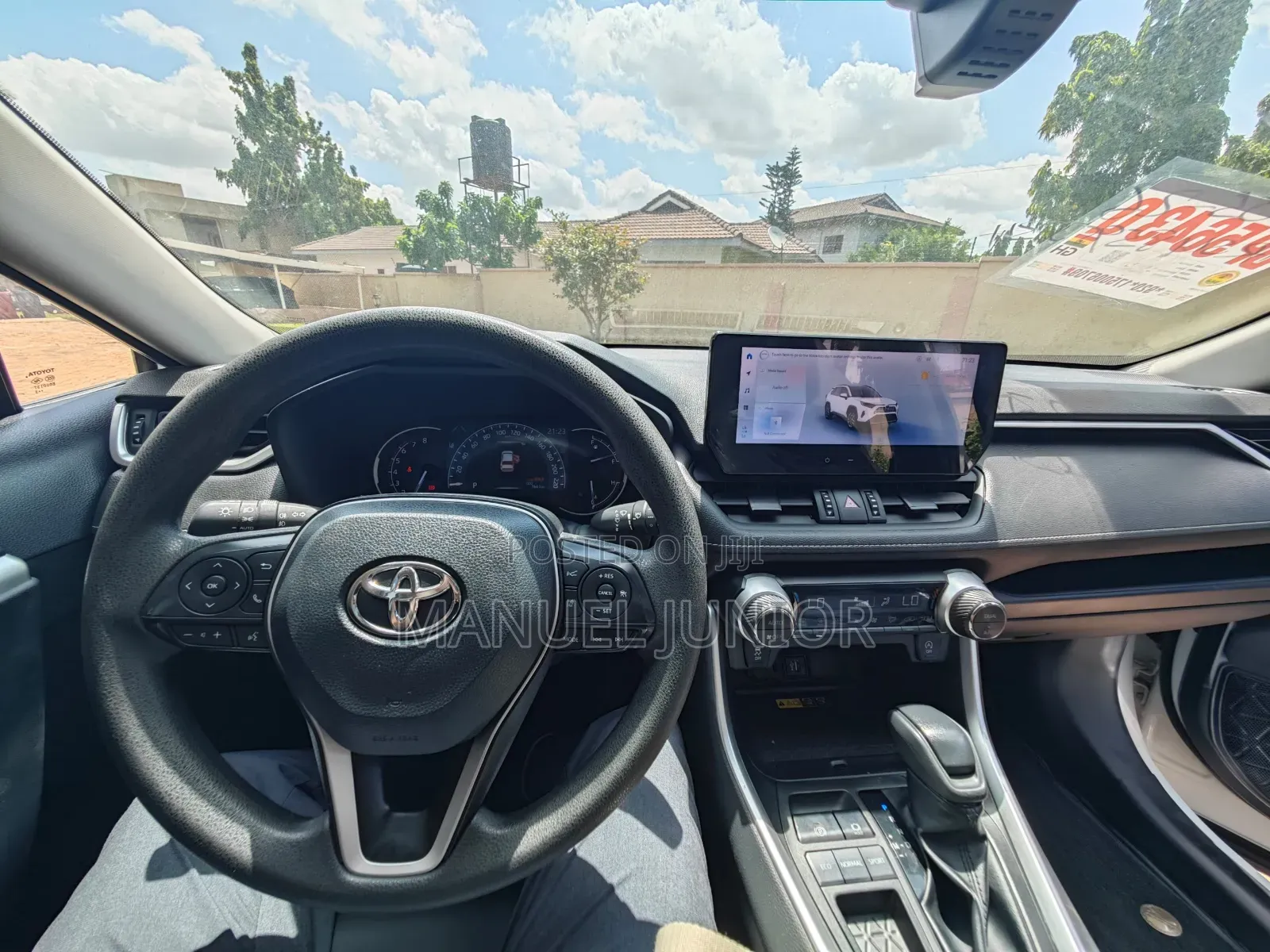 Toyota RAV4 LE FWD 2023 White