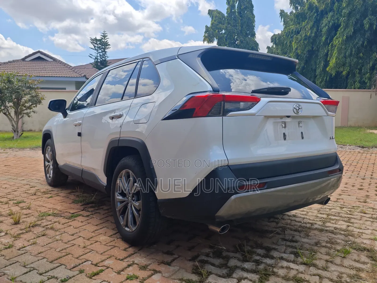 Toyota RAV4 LE FWD 2023 White