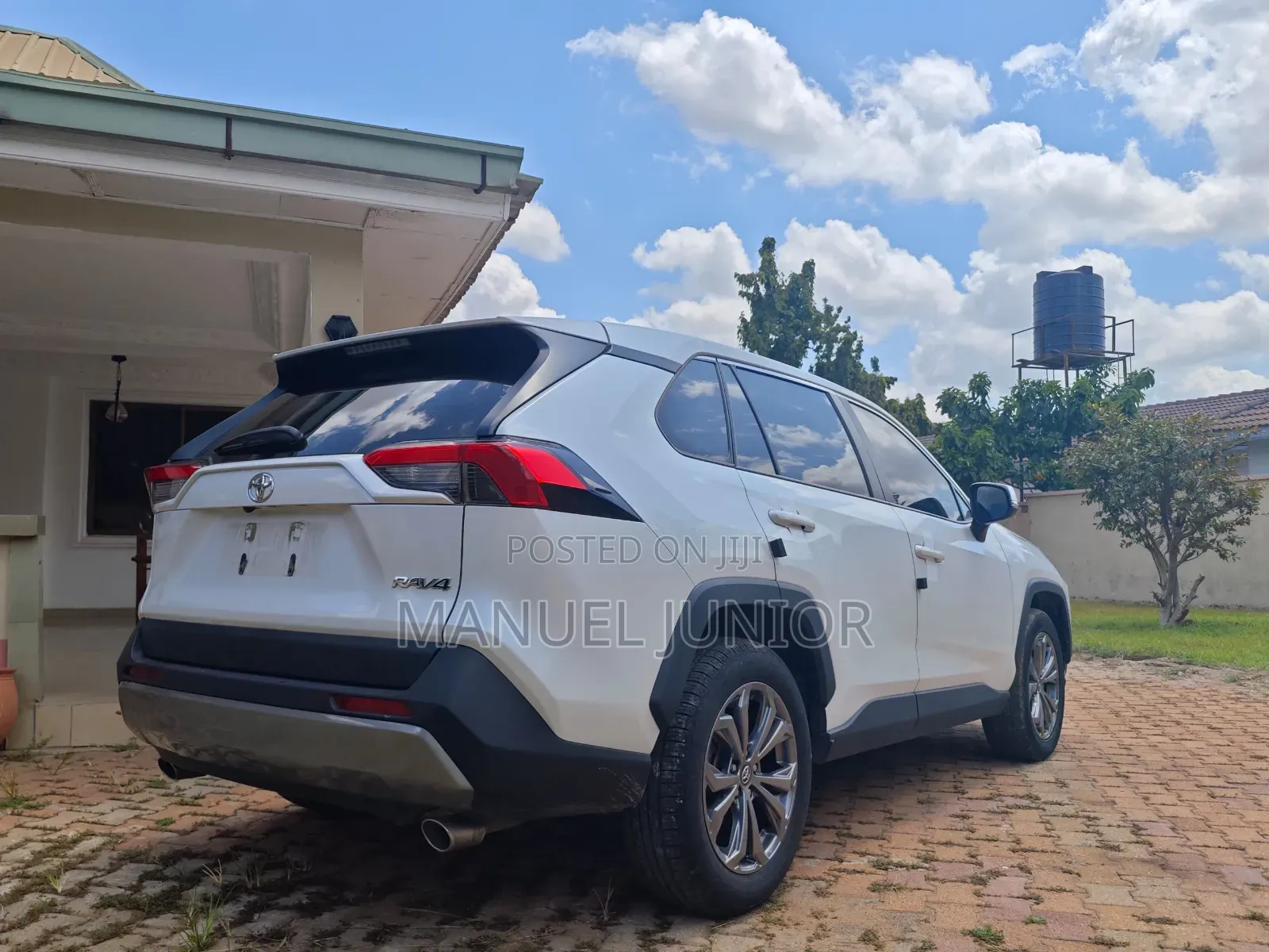 Toyota RAV4 LE FWD 2023 White