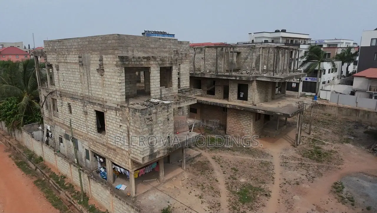 12bdrm Townhouse/Terrace in Airport Residential Area for sale