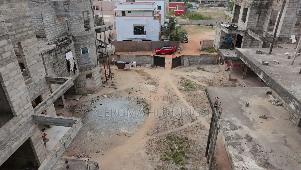 12bdrm Townhouse/Terrace in Airport Residential Area for sale