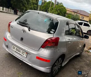 Toyota Vitz 1.3 FWD 3dr 2010 Silver