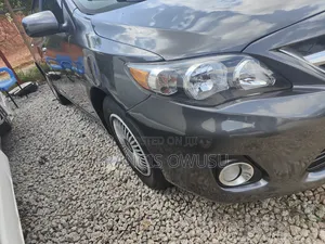 Toyota Corolla L 4dr Sedan (1.8L 4cyl 5M) 2013 Gray
