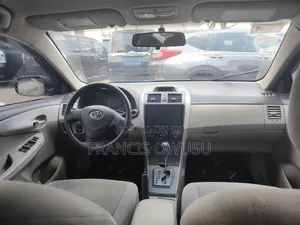 Toyota Corolla L 4dr Sedan (1.8L 4cyl 5M) 2013 Gray