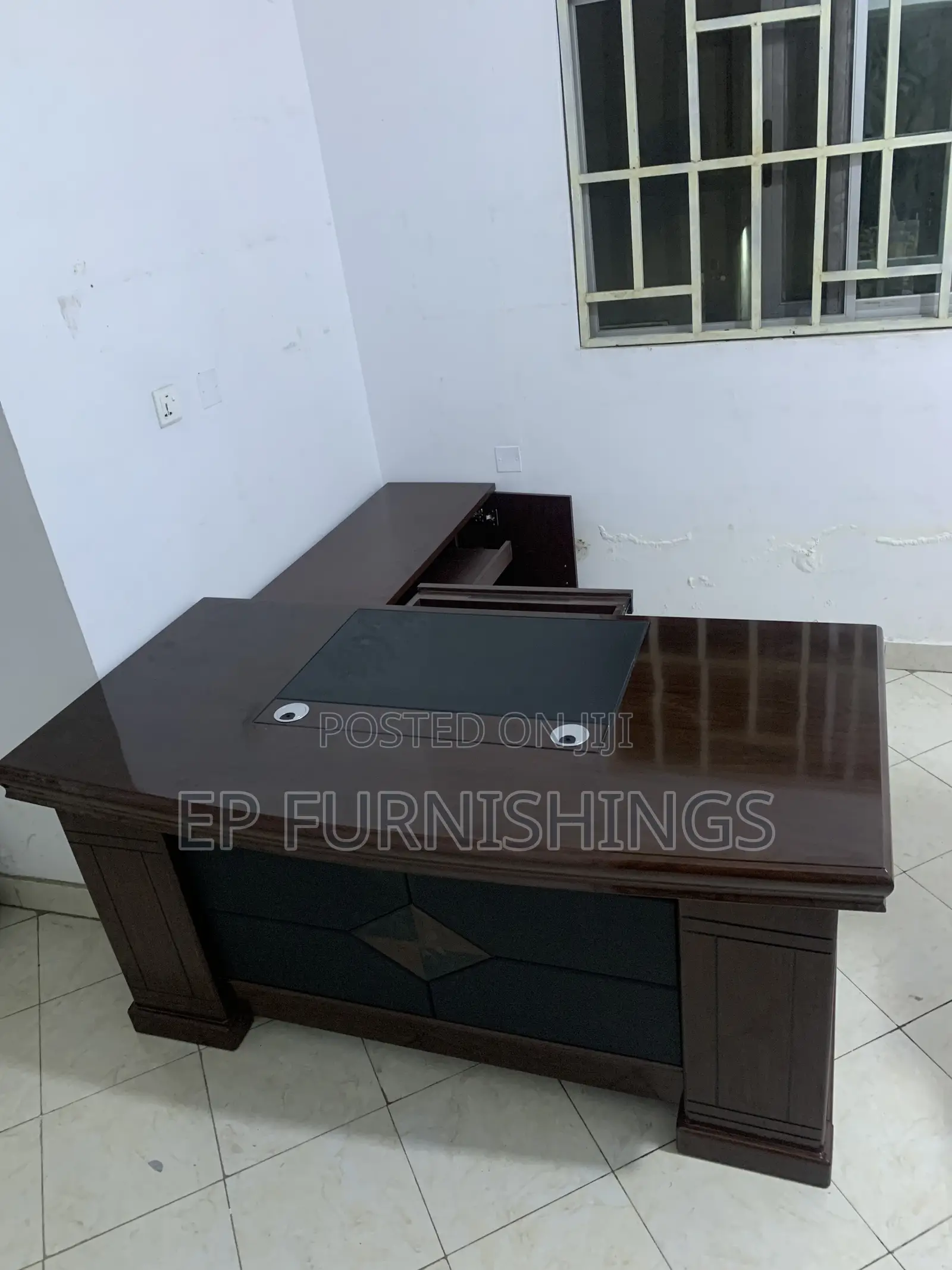 1.6 Office Desk