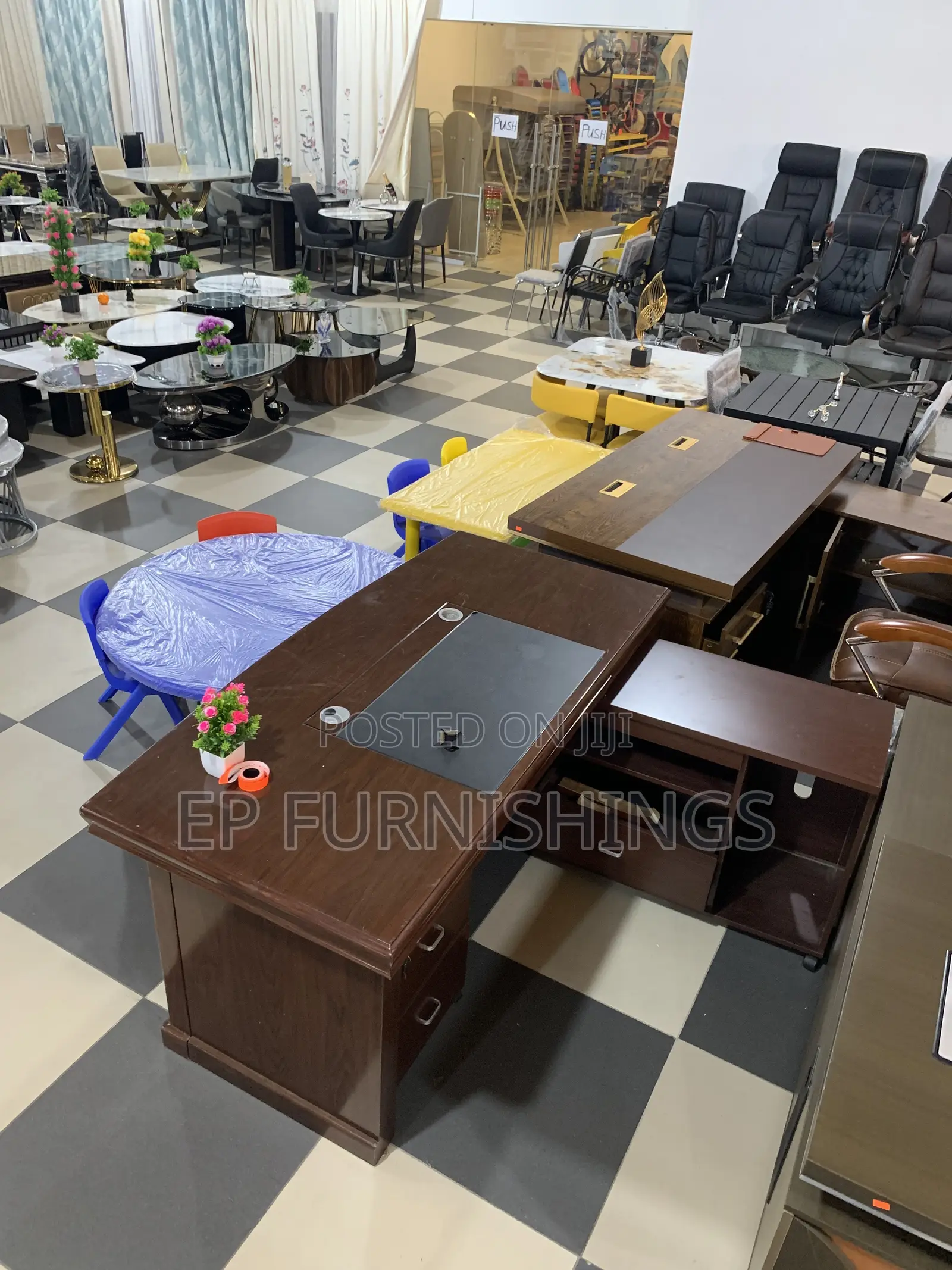 1.6 Office Desk