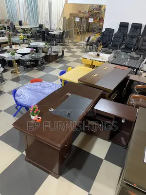 1.6 Office Desk