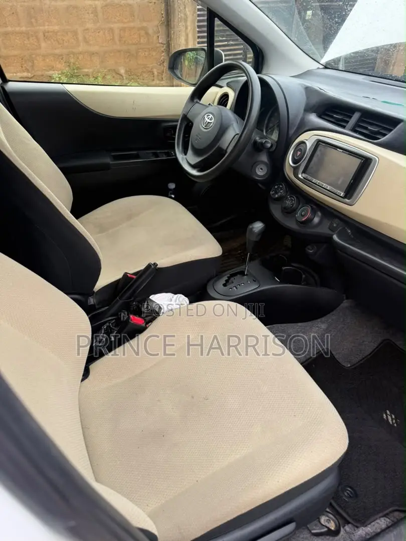 Toyota Vitz 1.3 FWD 5dr 2013 White