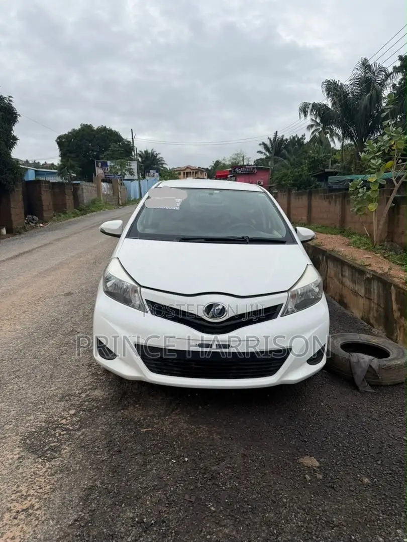 Toyota Vitz 1.3 FWD 5dr 2013 White