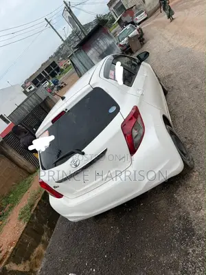 Toyota Vitz 1.3 FWD 5dr 2013 White