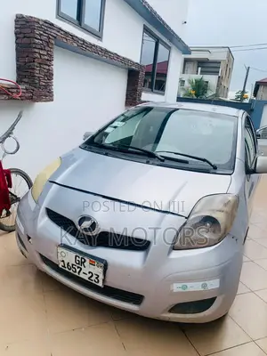 Toyota Vitz 1.5 FWD 5dr 2010 Gray