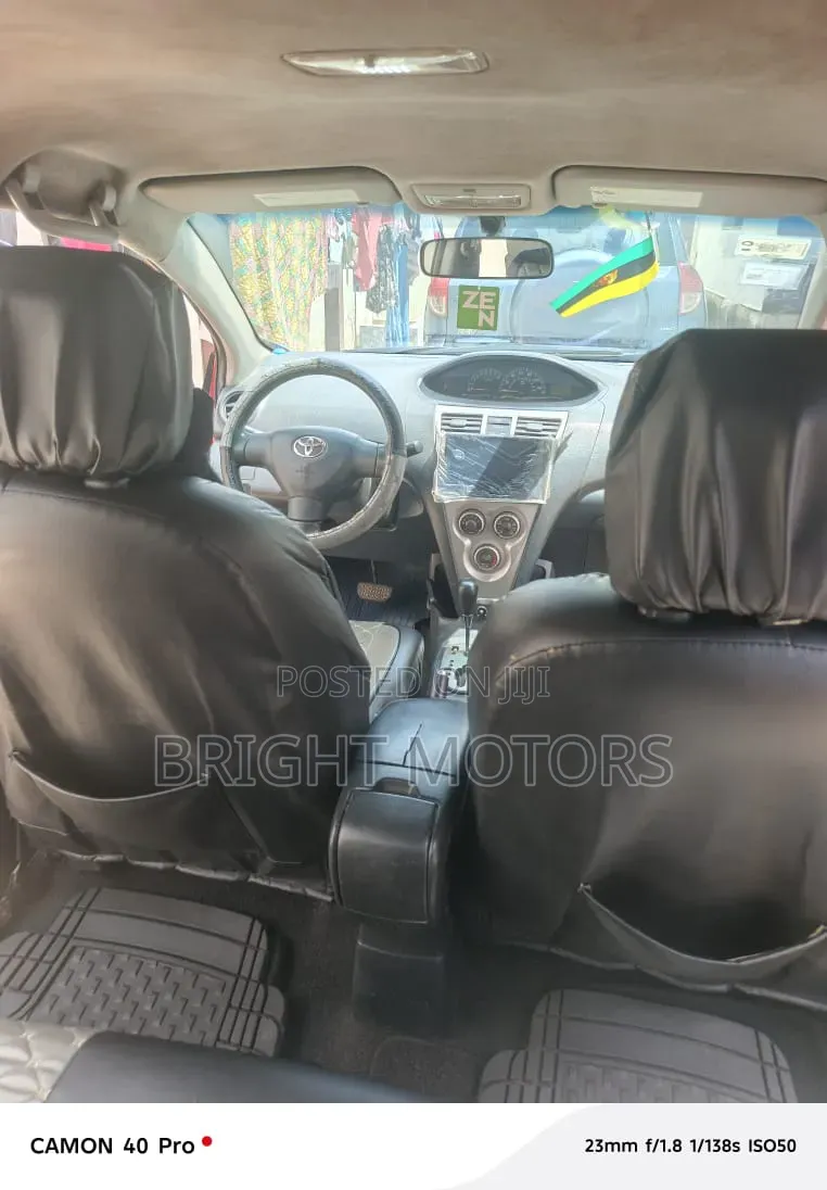 Toyota Yaris Base Sedan 4dr 2010 Red