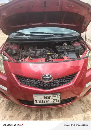 Toyota Yaris Base Sedan 4dr 2010 Red