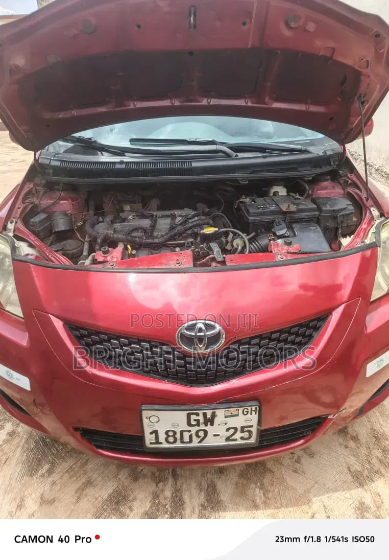 Toyota Yaris Base Sedan 4dr 2010 Red