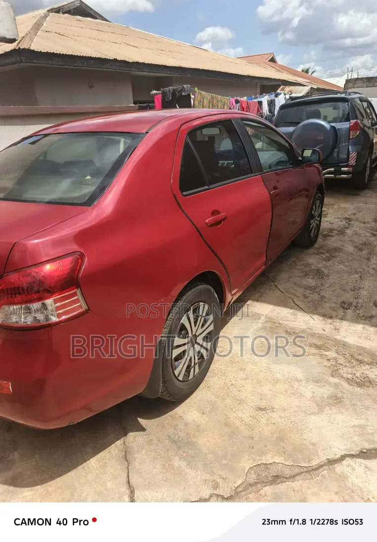 Toyota Yaris Base Sedan 4dr 2010 Red