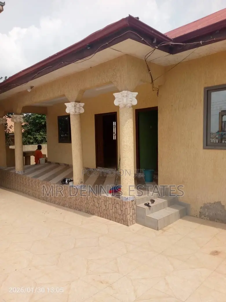 3bdrm Apartment in Westhills Mall for rent