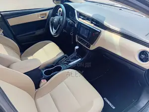 Toyota Corolla LE Eco (1.8L 4cyl 2A) 2018 Black