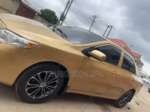 Toyota Corolla LE 4dr Sedan (1.8L 4cyl 4A) 2010 Gold