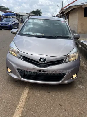 Toyota Vitz 1.0 FWD 5dr 2011 Beige