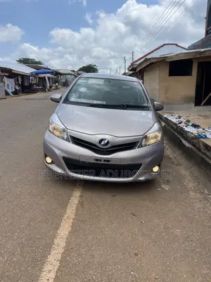 Toyota Vitz 1.0 FWD 5dr 2011 Beige