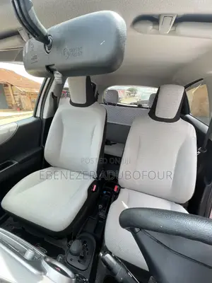 Toyota Vitz 1.0 FWD 5dr 2011 Beige