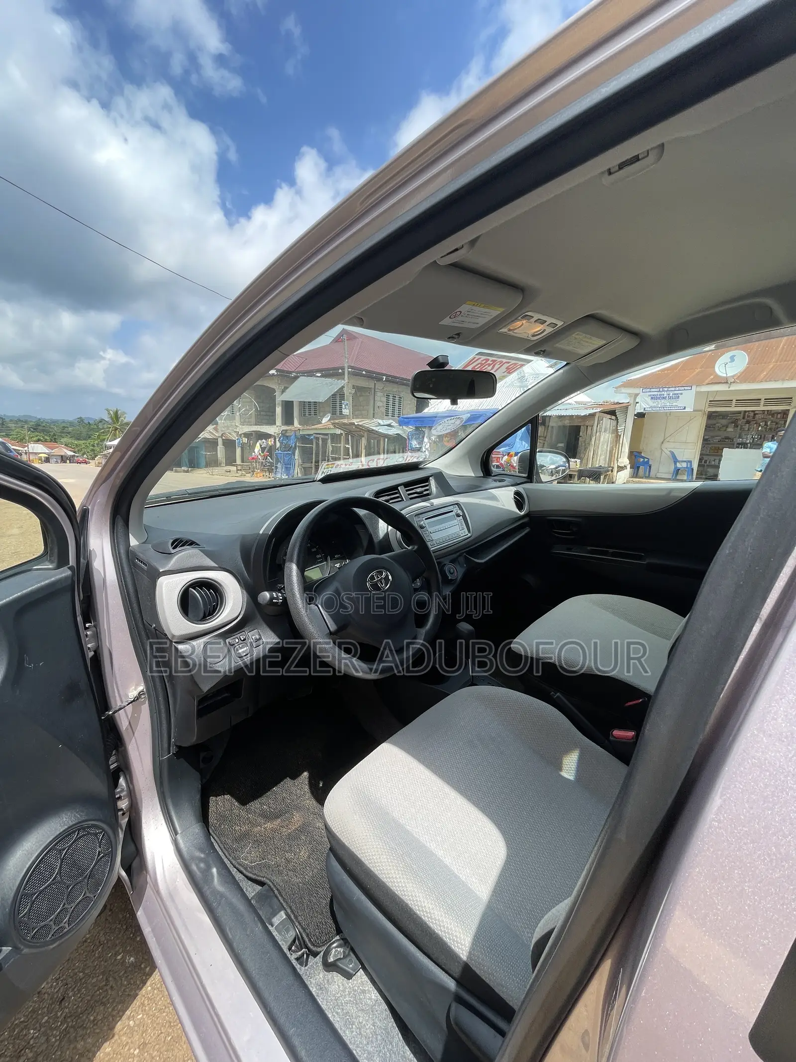 Toyota Vitz 1.0 FWD 5dr 2011 Beige