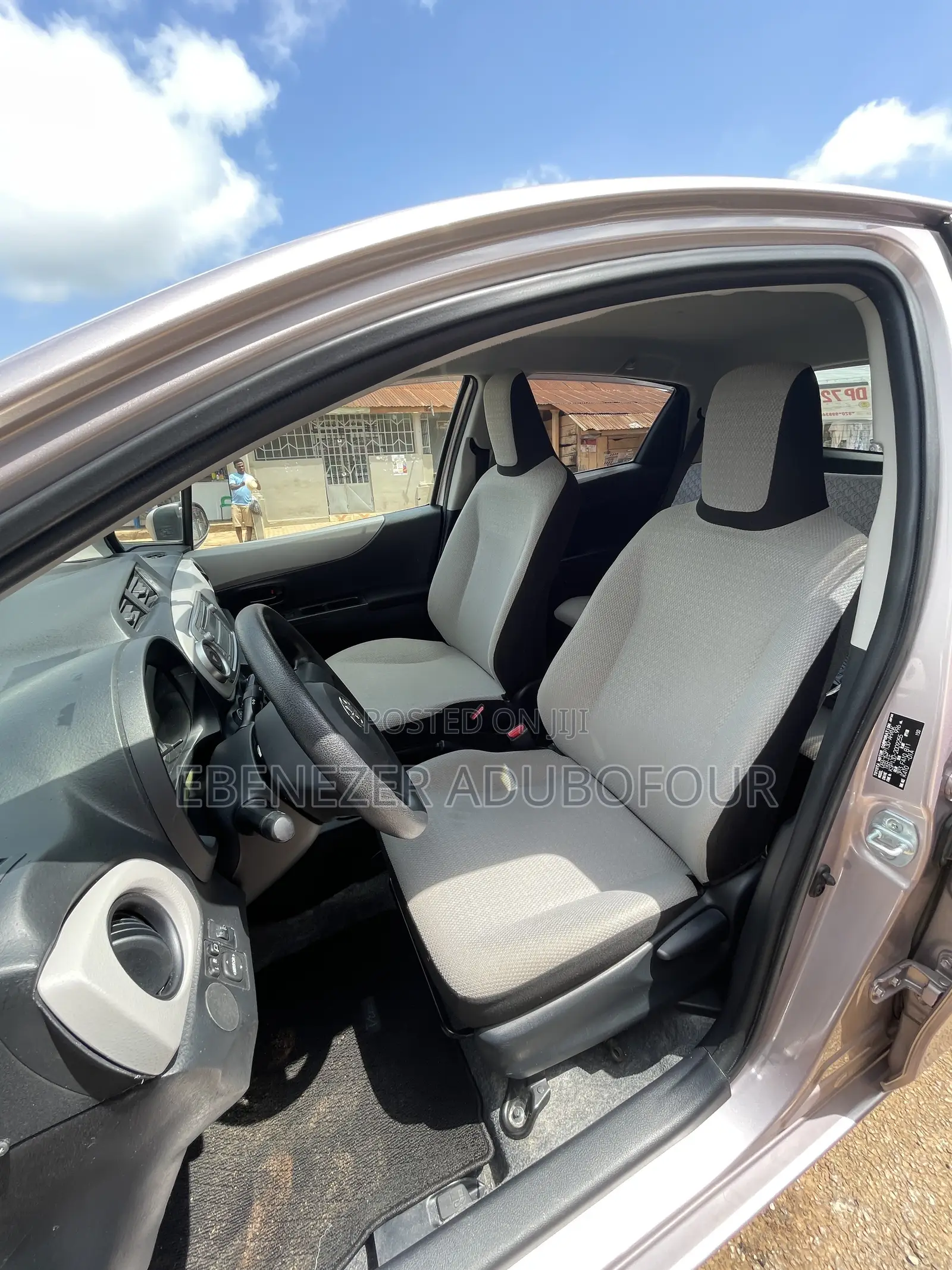 Toyota Vitz 1.0 FWD 5dr 2011 Beige