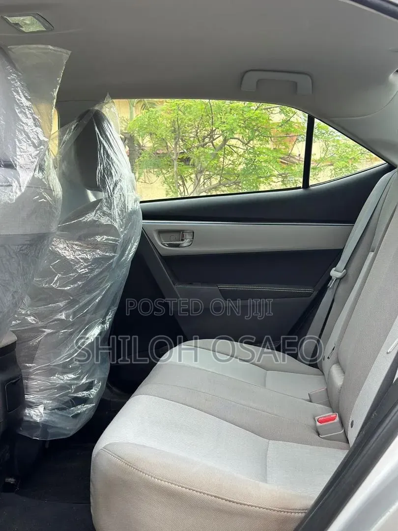 Toyota Corolla LE 4dr Sedan (1.8L 4cyl CVT) 2016 Silver