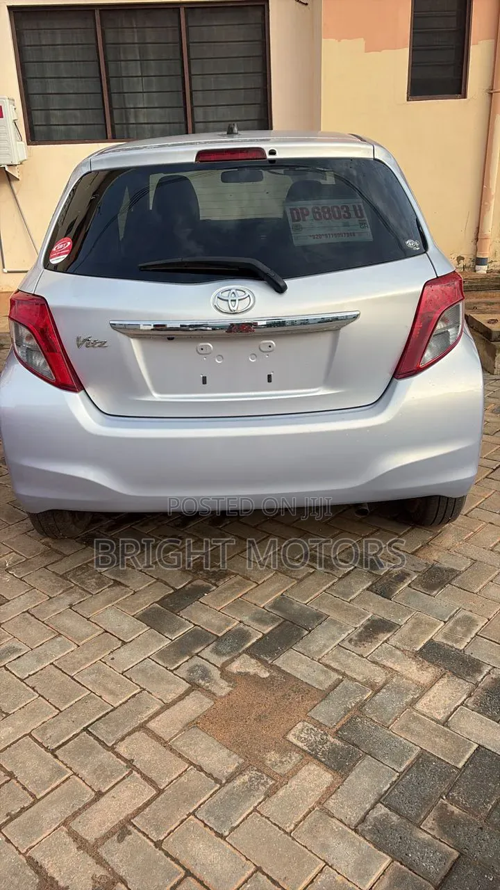 Toyota Vitz 1.5 FWD 5dr 2013 Gray