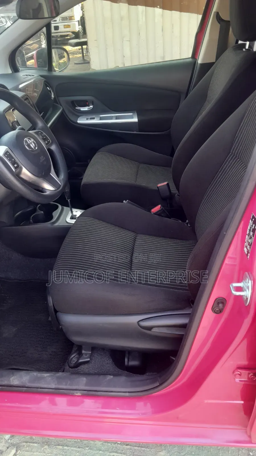 Toyota Vitz 1.3 FWD 5dr 2016 Pink
