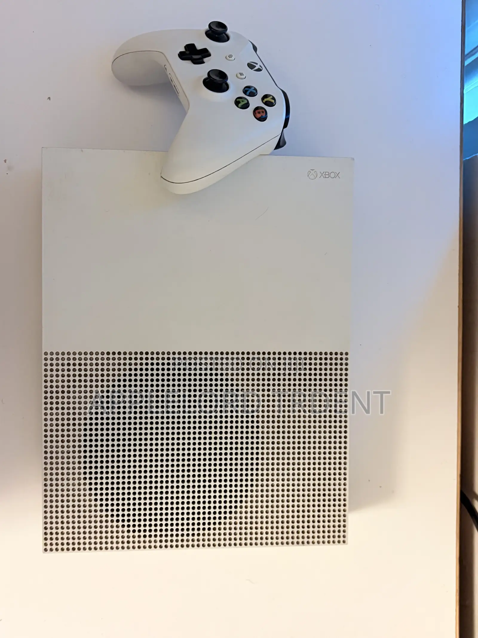 Used Xbox 1s Gaming Console for Sale With One Controller