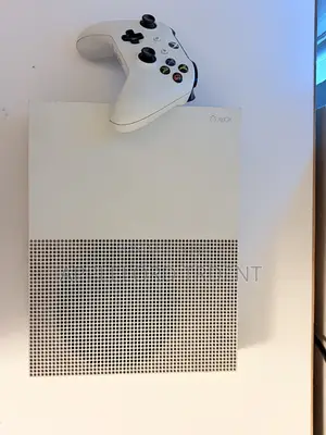 Used Xbox 1s Gaming Console for Sale With One Controller