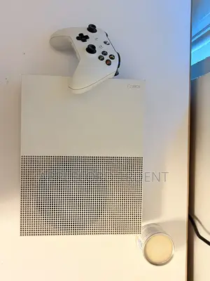 Used Xbox 1s Gaming Console for Sale With One Controller