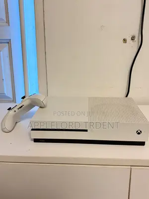 Used Xbox 1s Gaming Console for Sale With One Controller