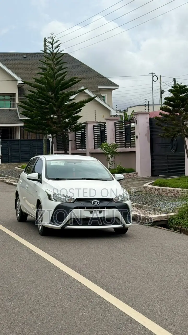 Toyota Yaris L Hatchback 5dr 2016 White