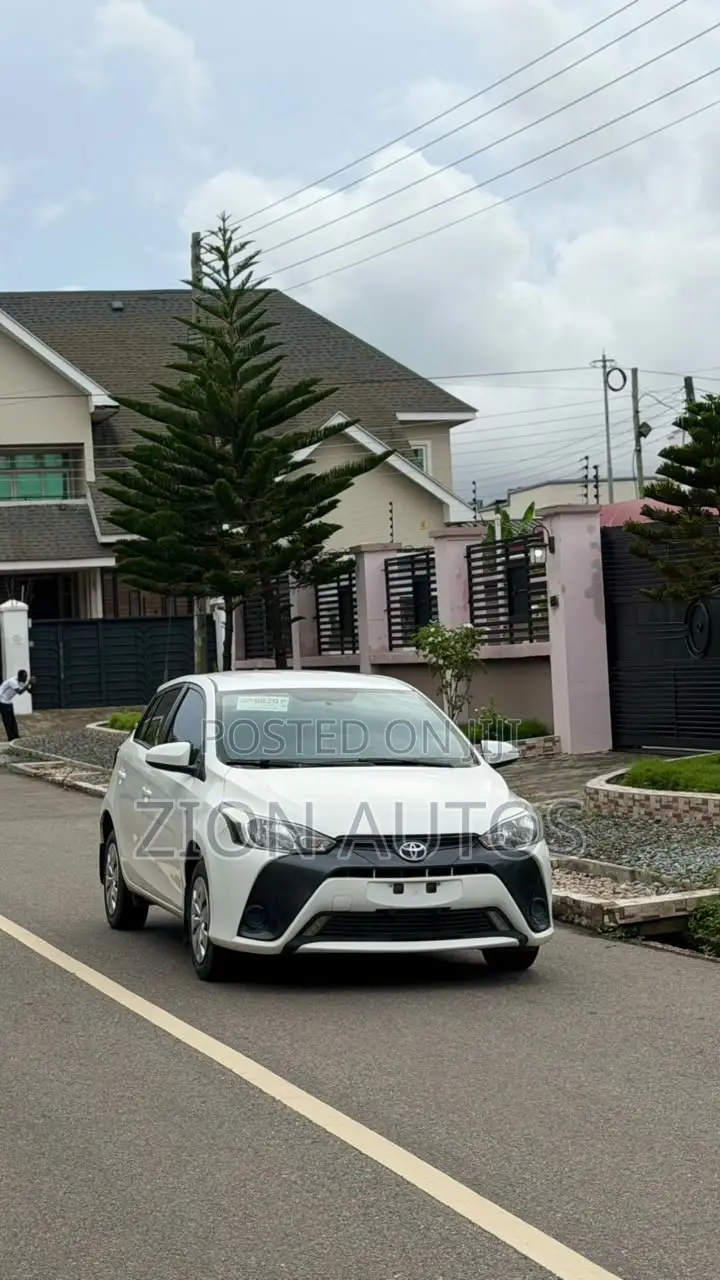 Toyota Yaris L Hatchback 5dr 2016 White