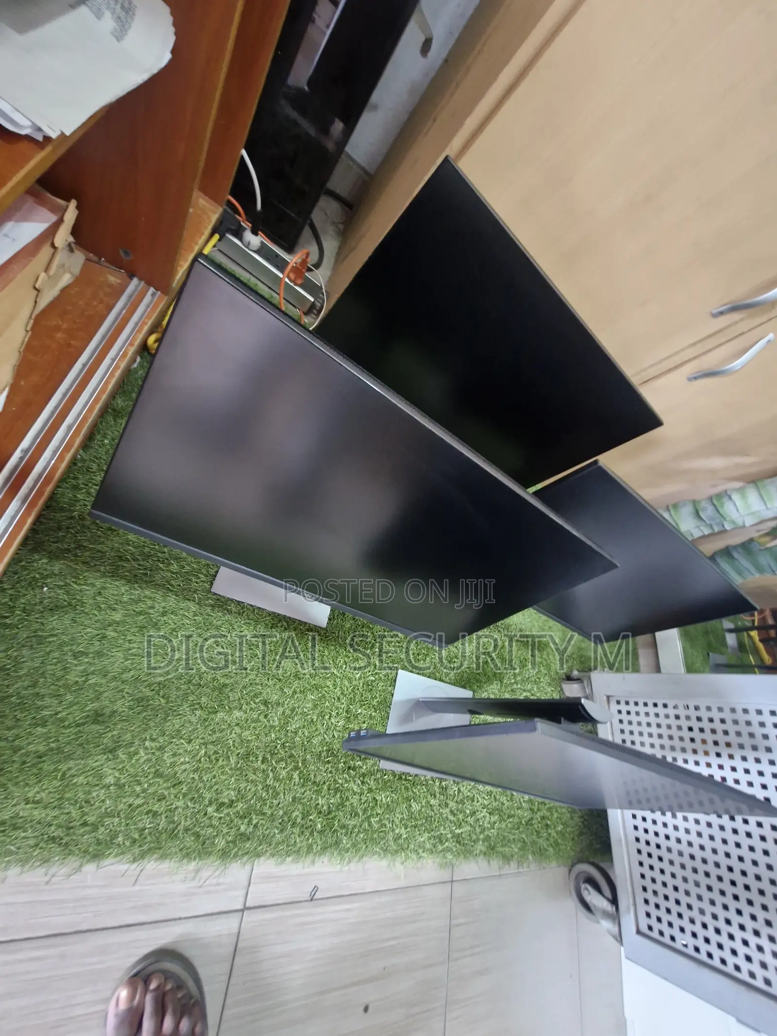 Dell P2419h 24 Inch Led-Backlit, Anti-Glare, Ips Monitor