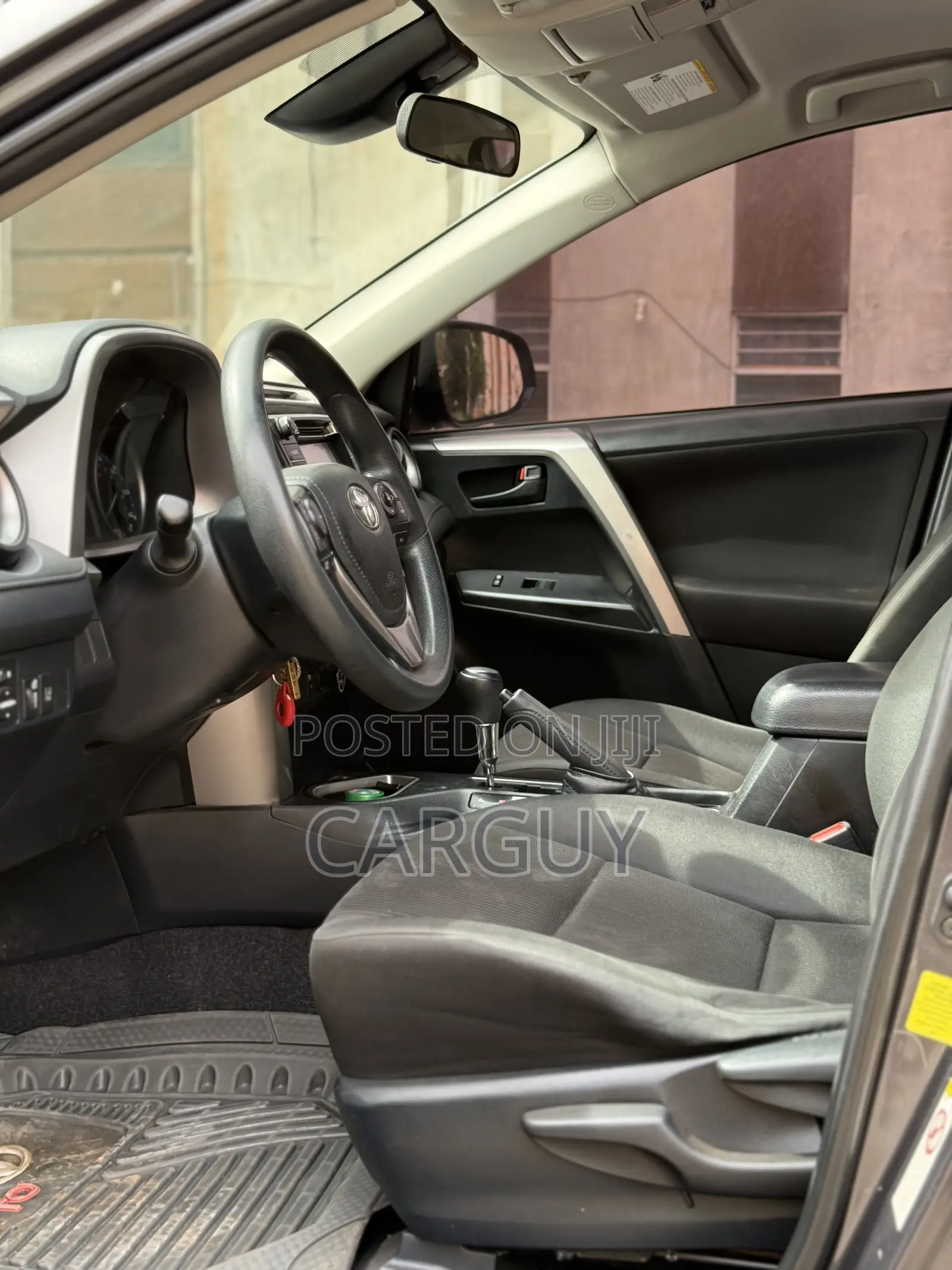 Toyota RAV4 LE 4dr SUV (2.5L 4cyl 6A) 2018 Gray