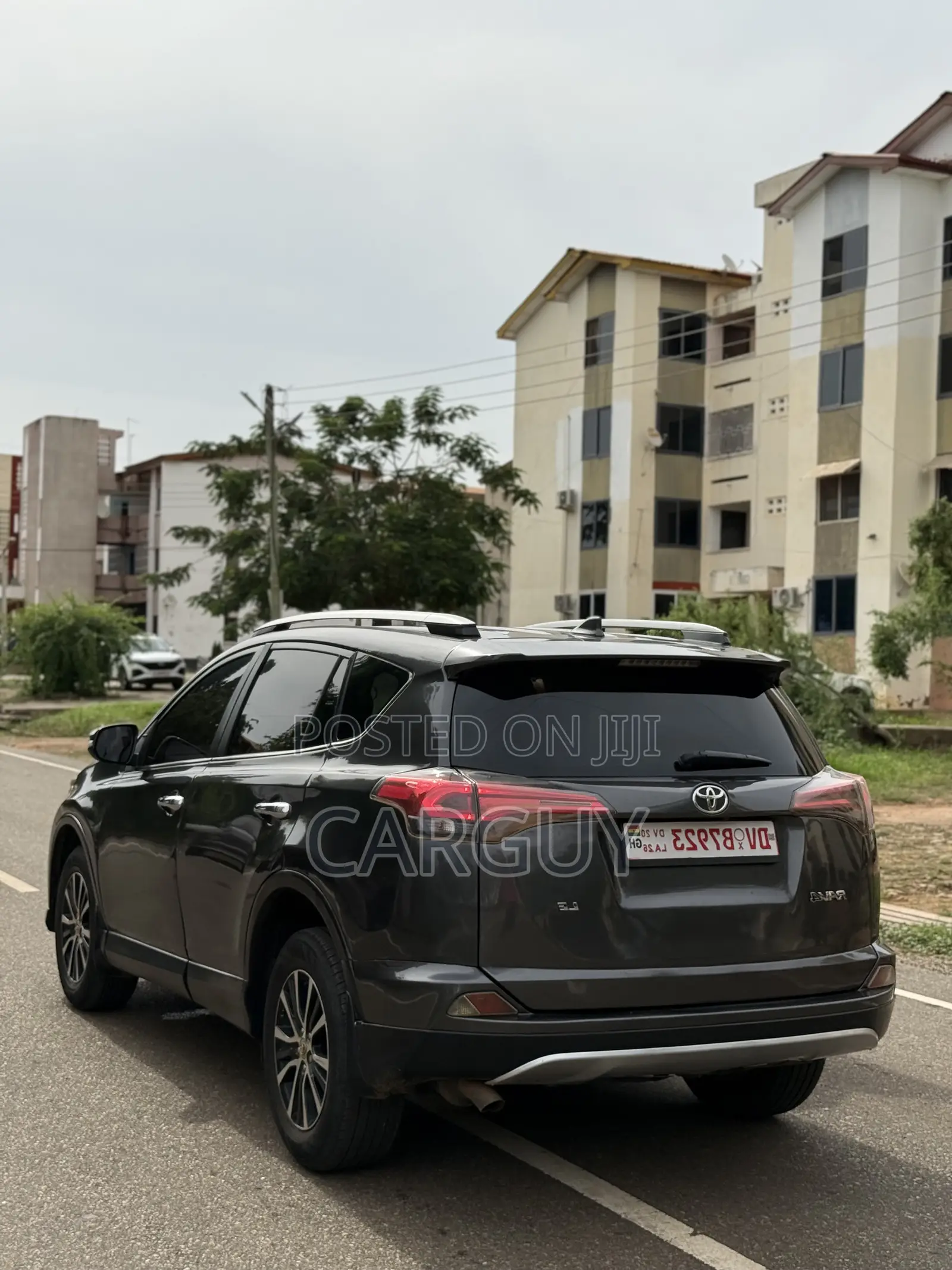 Toyota RAV4 LE 4dr SUV (2.5L 4cyl 6A) 2018 Gray