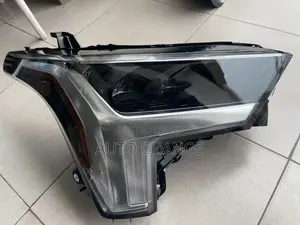 Tundra 2024/26 Headlights